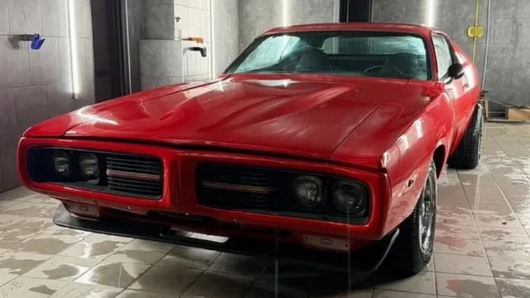 Відновлений маслкар Dodge Charger 1972 року продають в Одесі за купу грошей (фото)