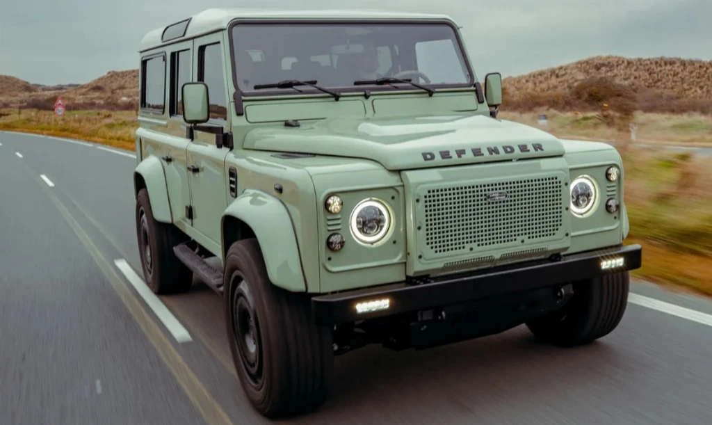 Класичний Land Rover Defender повернули до виробництва: але є нюанс (фото)