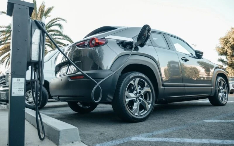 Lincoln Corsair Hybrid повертається на ринок США з Китаю