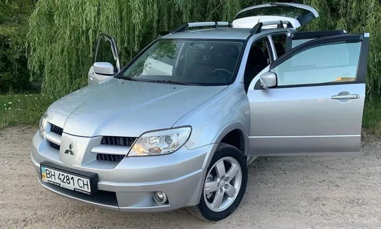 Надійний Mitsubishi Outlander 2008 року з пробігом лише 48000 км продають за цікаву ціну (фото)