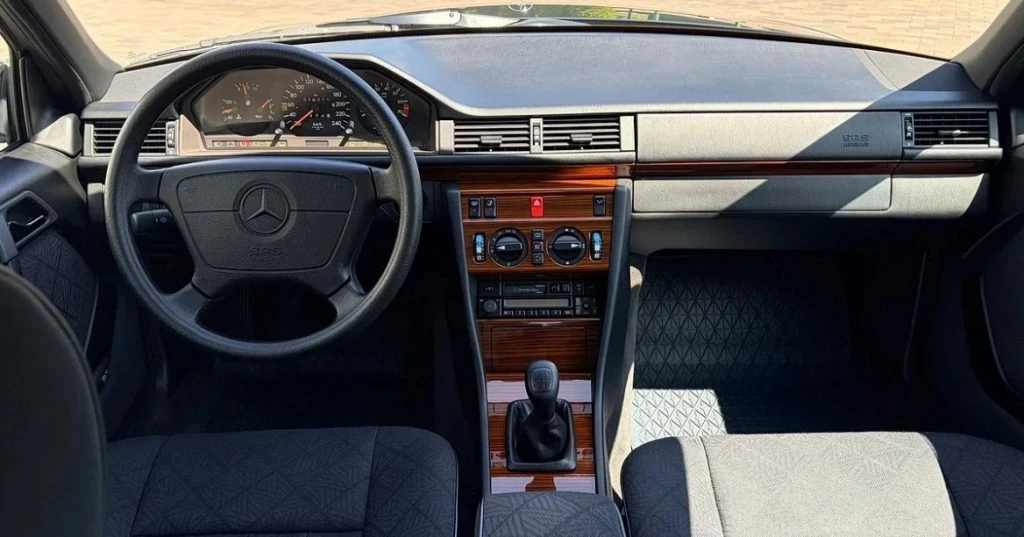 Mercedes-Benz E-Class 1995