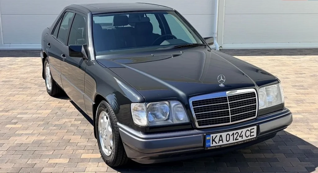 Mercedes-Benz E-Class 1995 року продають у стані капсули часу у Києві: яка ціна (фото)