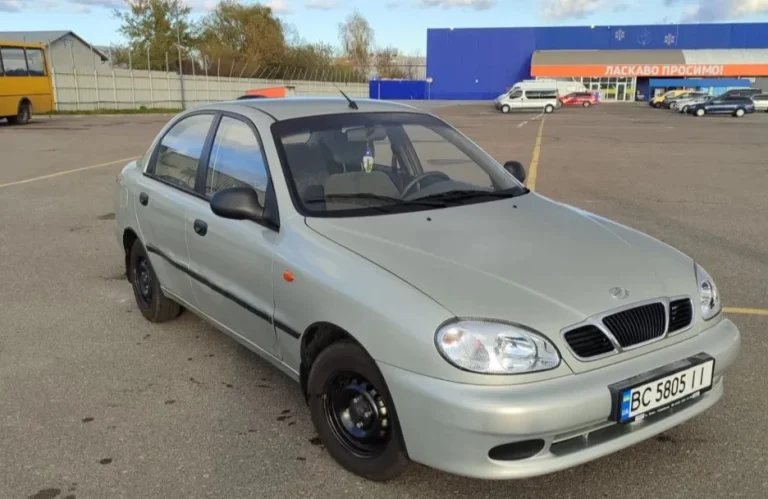 ЗАЗ Lanos 2010 року з пробігом 25000 км продають лише за $2800 (фото)