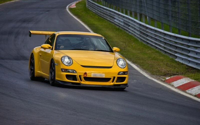 Porsche анонсує новий суперкар з восьмициліндровим двигуном