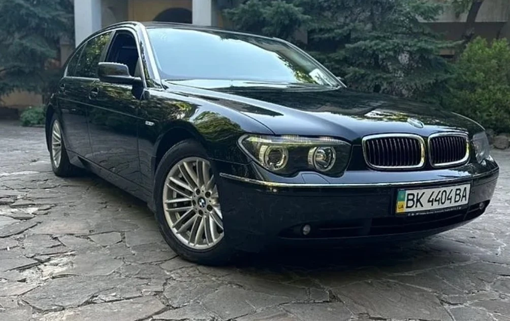 “Капсулу часу” BMW 7 Series 2003 з мінімальним пробігом в Україні продають у Рівному (фото)