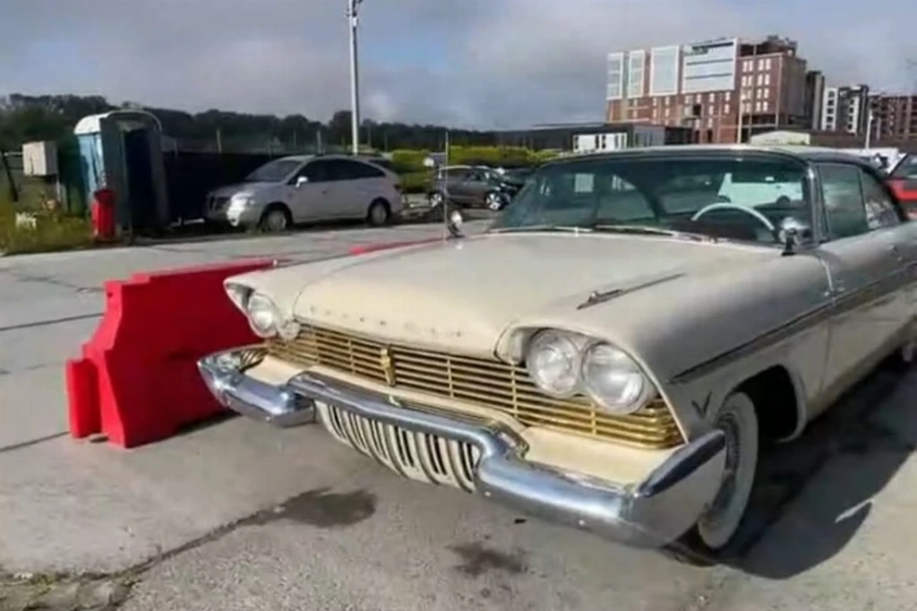 70-річний Plymouth Fury “Хрістина” завезли в Україну через митницю (фото)