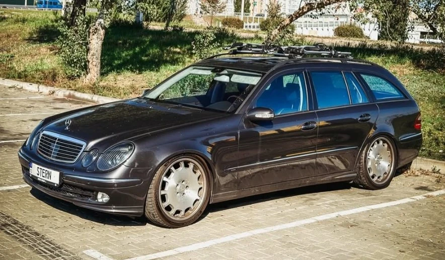 Рідкісний універсал Mercedes-Benz E 500 у кузові S211 показали у Києві (фото)